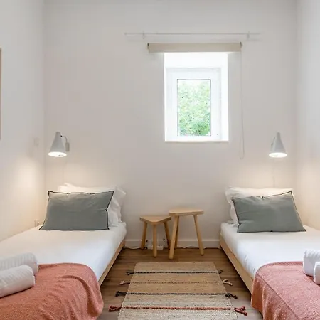 Trendy T.m By The River *