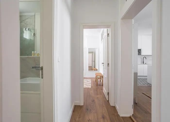 Trendy T.m By The River